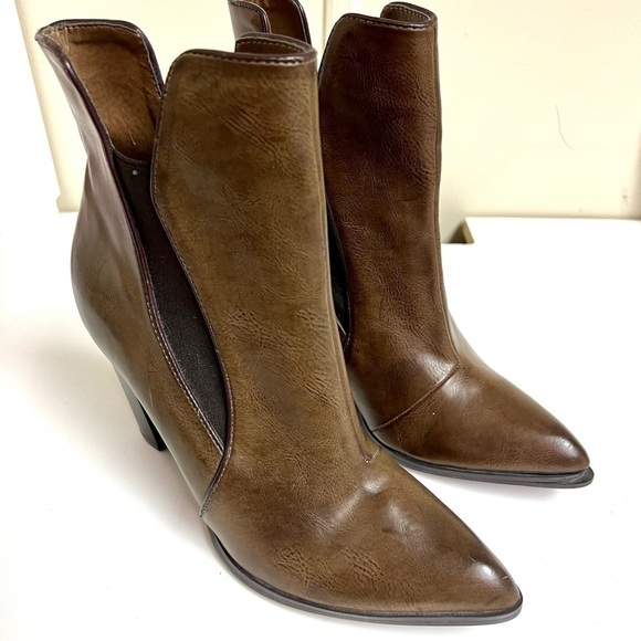 Penny Loves Kenny Women's Pupuper heel Chelsea Boot pointed toes distressed 10 - Picture 2 of 10